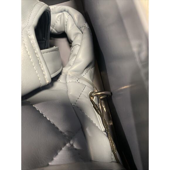 STEVE MADDEN Light Blue 2 Piece Gift Set Quilted Nylon Hobo Bag & Baseball Cap - Picture 14 of 16